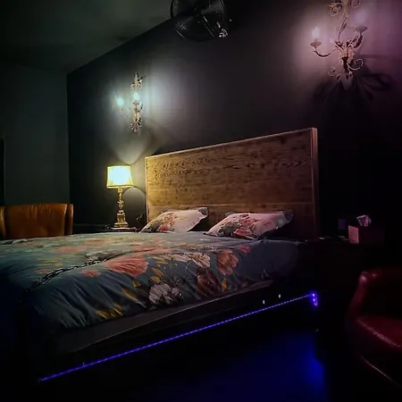 Loveroom 01 *
