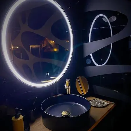 Loveroom 01