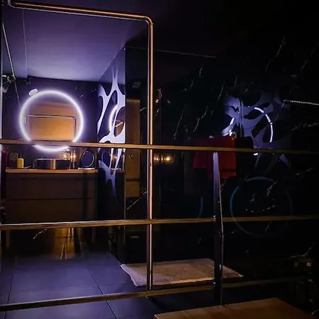 Apartment Loveroom 01