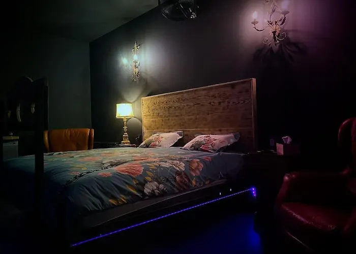Loveroom 01 *